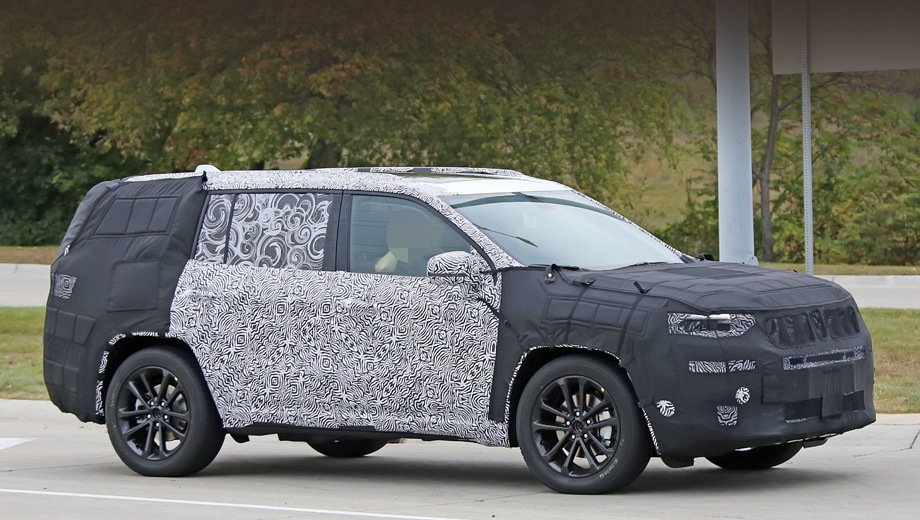 Jeep valmistelee uuden crossoverin julkaisua