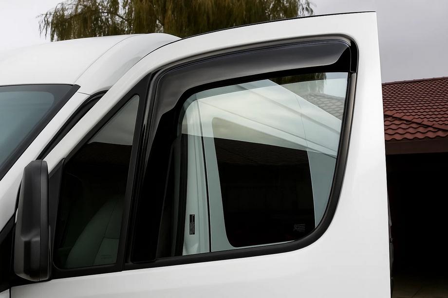 Mercedes Sprinter W906 2006–2018 Liimattavat ikkunatuuliohjaimet (2 kpl, HIC) Kuva 1