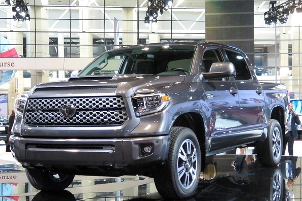 Toyota Tundra -pickupin uudistetun mallin katsaus