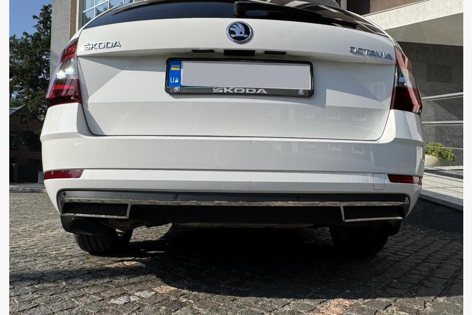 Skoda Octavia III A7 2013–2019 Takadiffuusorin kehys (2013-2017, ruostumaton teräs) Kuva 7