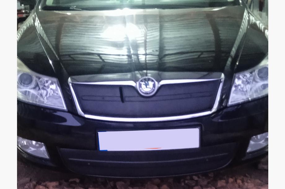 Skoda Octavia II A5 2010–2013 Talvisuoja jäähdyttimensäleikköön (yläosa) Kiiltävä Kuva 3