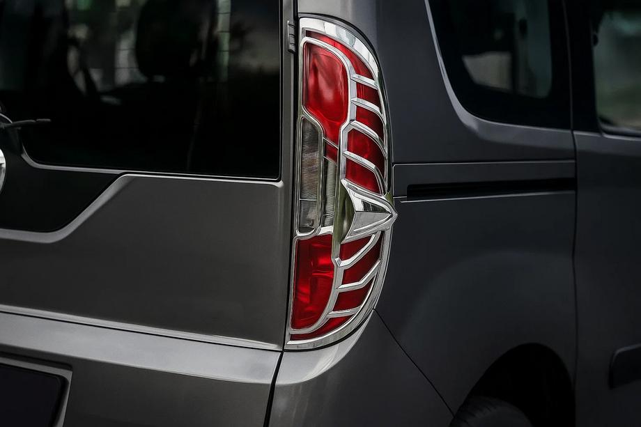 Opel Combo 2012–2018 Takavalojen kromikehykset (2015↗, 2 kpl, muovi) Image