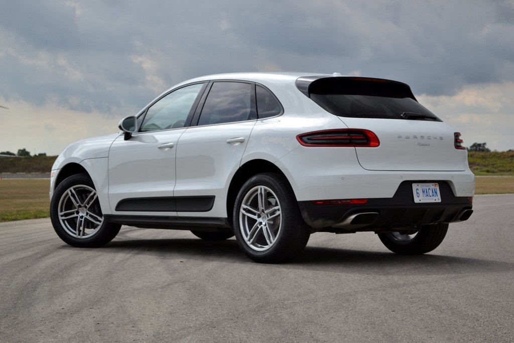 Vertailussa Porsche Cayenne ja Porsche Macan