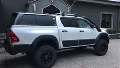Toyota Hilux 2015– Pyöränkaaren levikkeet (2015-2020, ABS, pulttikiinnitteiset) kuva 13