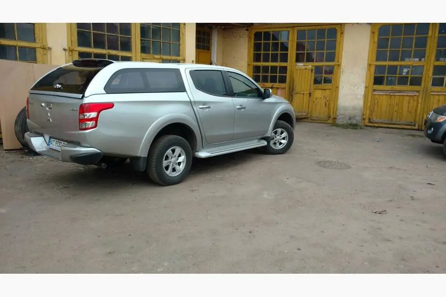 Mitsubishi L200 2015–2024 Kattokatos (Canopy) Kuva 9