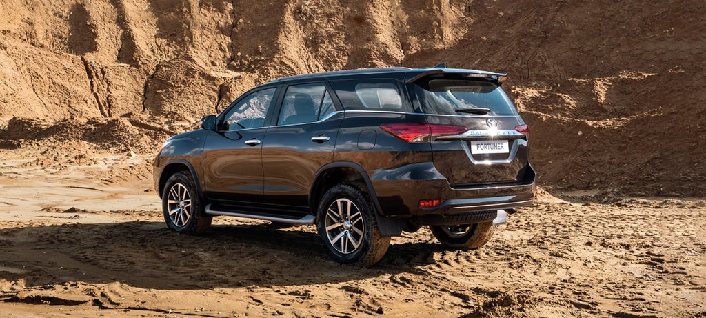 Katsaus 7-paikkaiseen Toyota Fortuner -maasturiin