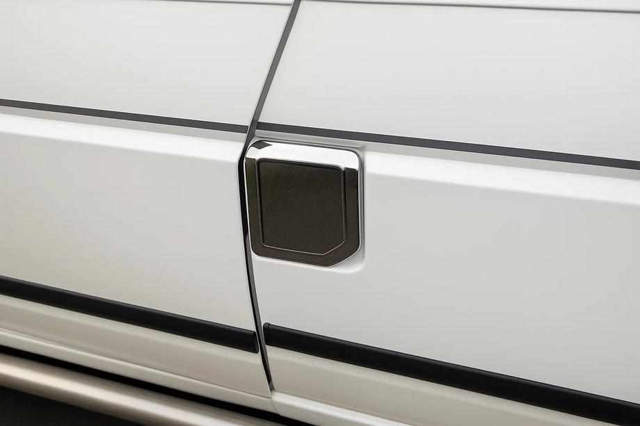 Volkswagen T4 Transporter 1990–2003 Polttoaineluukun suojus ilman logoa (OmsaLine, ruostumaton teräs) Image