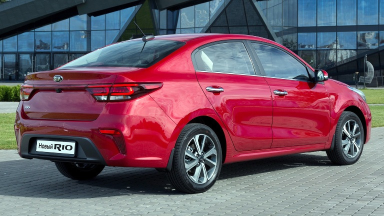 KIA Rio -sedanin koeajo ja esittely