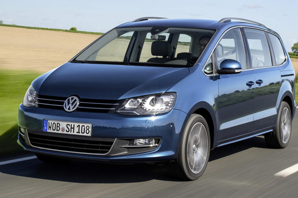 Toisen sukupolven Volkswagen Sharan -minitila-auto