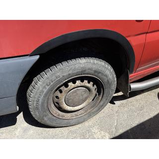 Lokasuojan kaarilevikkeet (4 kpl, mustat) Mercedes Vito W638 1996–2003 kuva 2