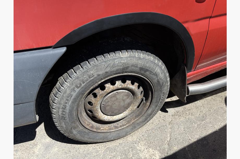 Mercedes Vito W638 1996–2003 Lokasuojan kaarilevikkeet (4 kpl, mustat) Musta ruostumaton teräs Kuva 2