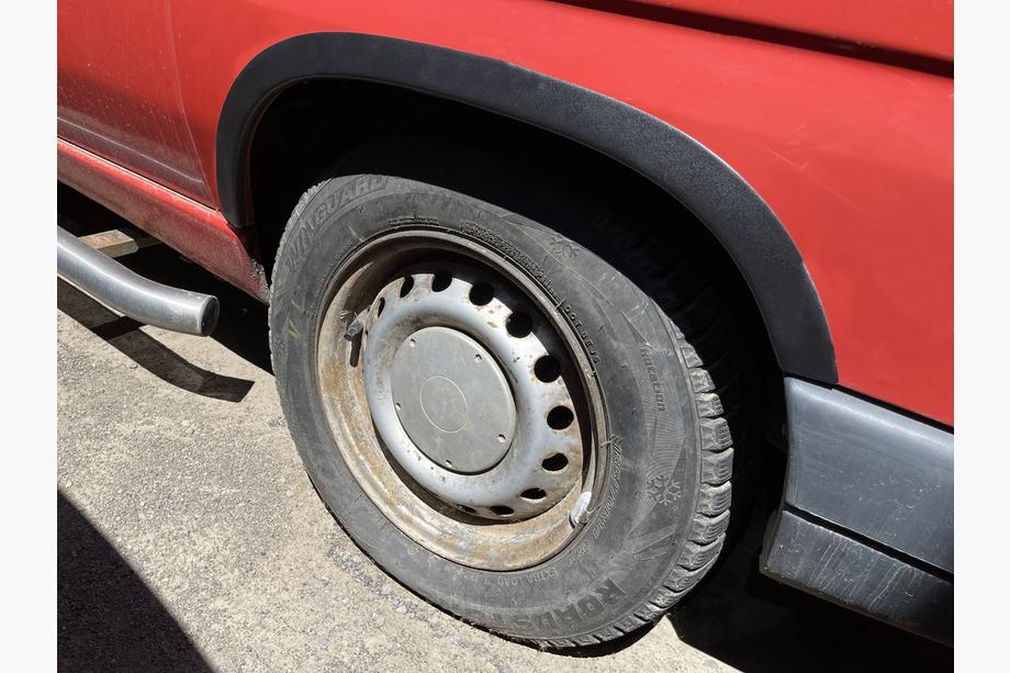Mercedes Vito W638 1996–2003 Lokasuojan kaarilevikkeet (4 kpl, mustat) Musta ruostumaton teräs Kuva 5