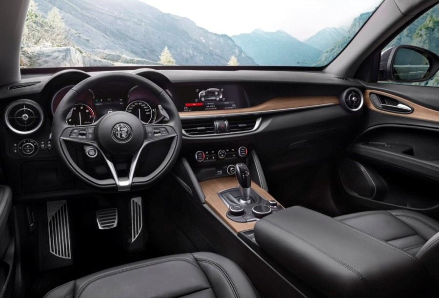 Alfa Romeo Stelvio -crossoverin koeajo