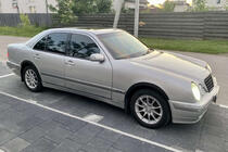 Mercedes E-sarja W210 1995–2002 Lokasuojan kaarilevikkeet (4 kpl, mustat) kuva 1