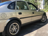 Opel Vectra B 1995–2002 Lokasuojan kaarilevikkeet (4 kpl, mustat) Metalliset kuva 1