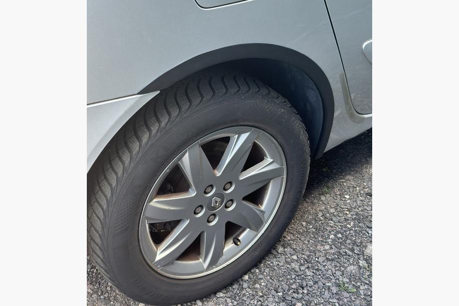 Renault Espace 2002–2014 Lokasuojan kaarilevikkeet (4 kpl, mustat) Image