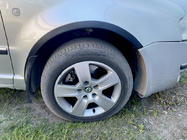 Skoda Superb 2001–2009 Lokasuojan kaarilevikkeet (4 kpl, mustat) kuva 2