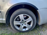 Skoda Superb 2001–2009 Lokasuojan kaarilevikkeet (4 kpl, mustat) kuva 5