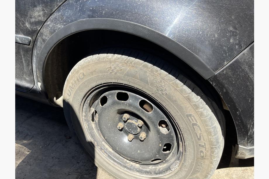 Volkswagen Golf 4 1997–2006 Lokasuojan kaarilevikkeet (4 kpl, mustat) Image