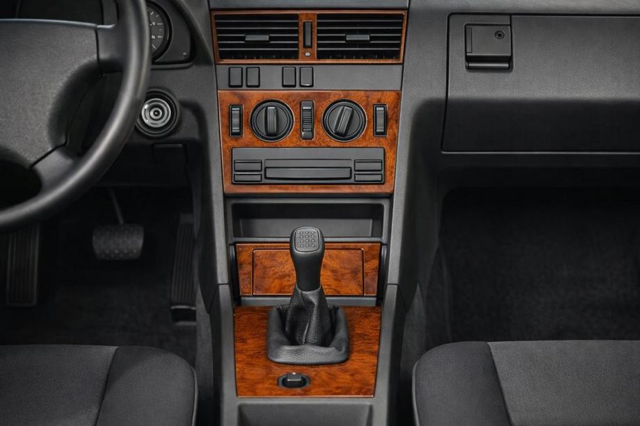 Mercedes C-sarja W202 1993–2001 Kojelaudan suojukset (1993-1995) Puukuosi Image