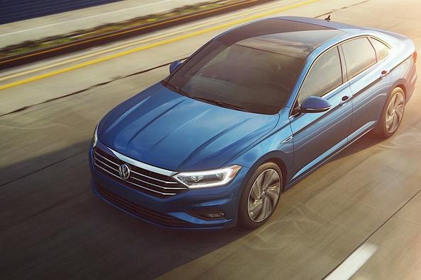 Päivitetyn Volkswagen Jetta -sedanin katsaus