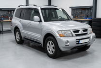 Mitsubishi Pajero Wagon III 1999–2006 Allmond Black sivuaskelmat (2 kpl, alumiini) kuva 1