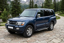 Mitsubishi Pajero Wagon III 1999–2006 Sivukynnykset RedLine V1 (2 kpl, alumiini) kuva 1