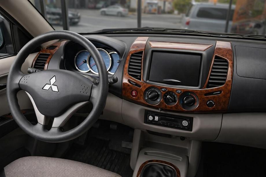 Mitsubishi L200 2006–2015 Kojelaudan listasarja (13 osaa) Alumiini Image