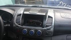 Mitsubishi L200 2006–2015 Kojelaudan koristepaneelisarja (11 osaa) Hiilikuitu kuva 6