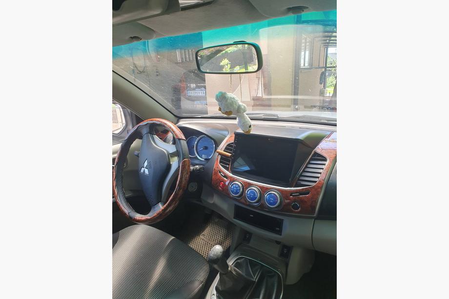 Mitsubishi L200 2006–2015 Kojelaudan koristepaneelisarja (11 osaa) Alumiini Kuva 11