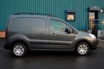 Citroen Berlingo 2008–2018 Ovien ikkunankehyslistat (RST) kuva 2