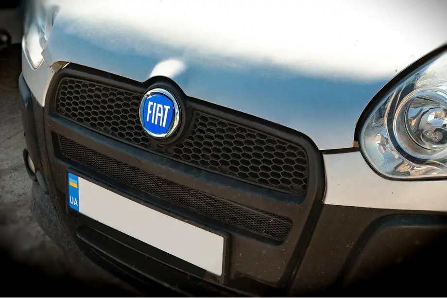 Fiat Sininen itsekiinnittyvä embleemi Kuva 1