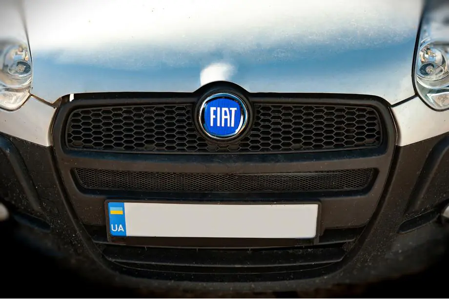Fiat Sininen itsekiinnittyvä embleemi Kuva 2