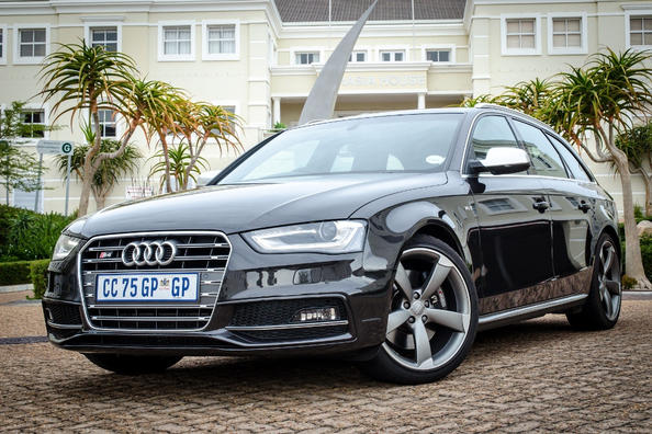 Audi S4 -sedanin "viritetyn" version koeajossa