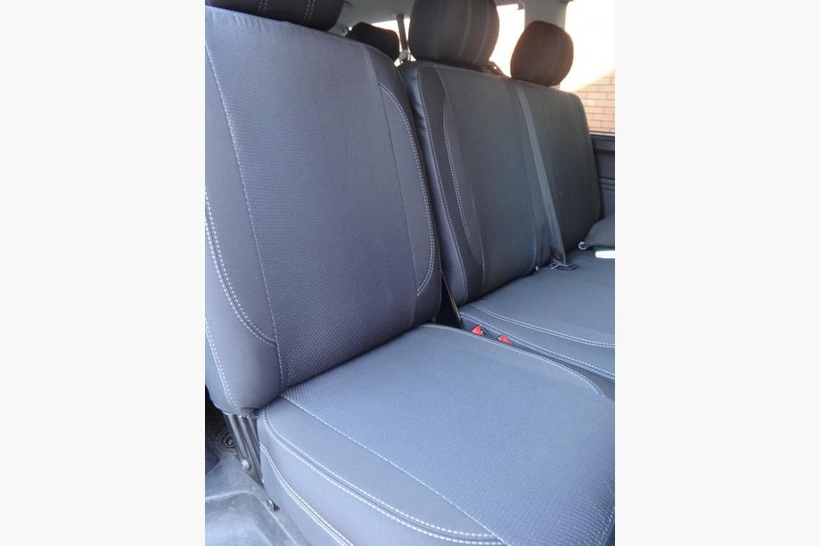 Volkswagen T5 2010–2015 Auton penkinpäälliset (keinonahka↗kangas, Premium) Etupenkit (2+1) Kuva 8