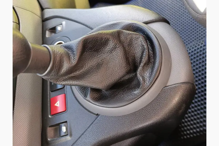 Peugeot Partner Tepee 2008–2018 Nahkainen vaihdekepin suojapussi Kuva 4