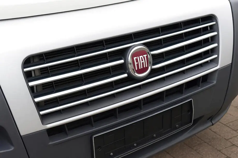 Fiat Ducato 2006–2025 Jäähdyttimen säleikön koristelistat 2006-2014 (6 kpl, ruostumaton teräs) Image