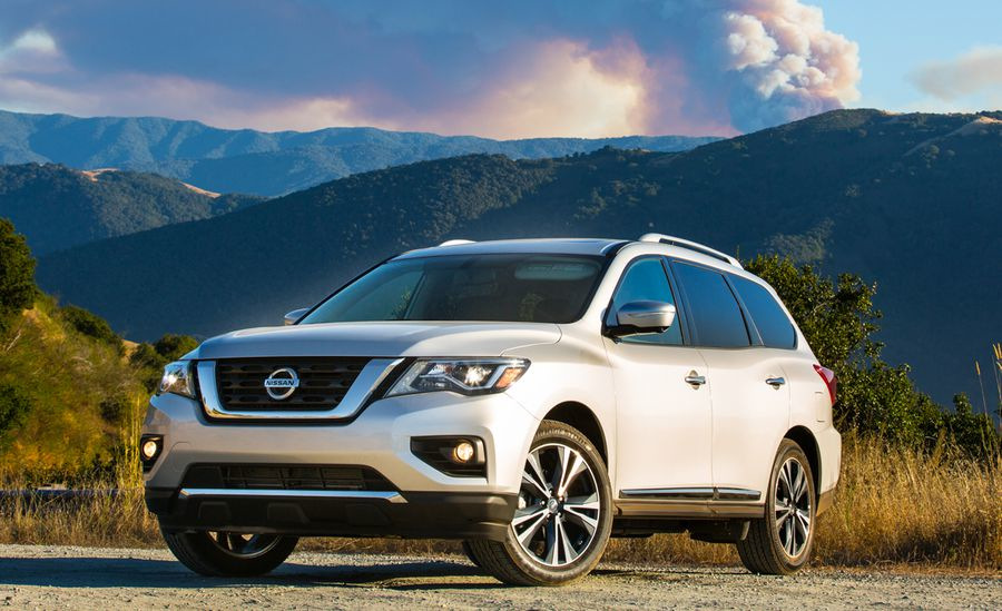 Katsaus päivitettyyn 7-paikkaiseen Nissan Pathfinder -crossoveriin