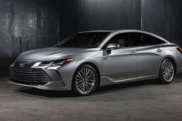 Toyota Avalon 2018 -mallivuoden lippulaivasedan