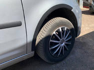 Volkswagen Caddy 2010–2015 Lokasuojan kaarilistat (mattamusta) kuva 8
