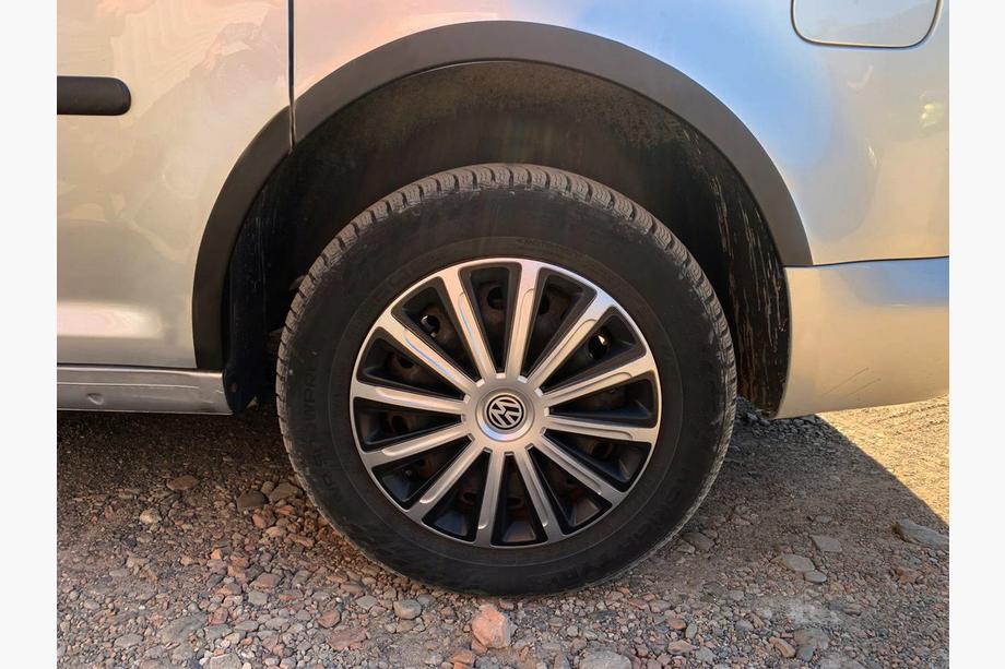 Volkswagen Caddy 2010–2015 Lokasuojan kaarilistat (mattamusta) Lyhyt akseliväli, 2 sivuosaa (metalli) Kuva 9