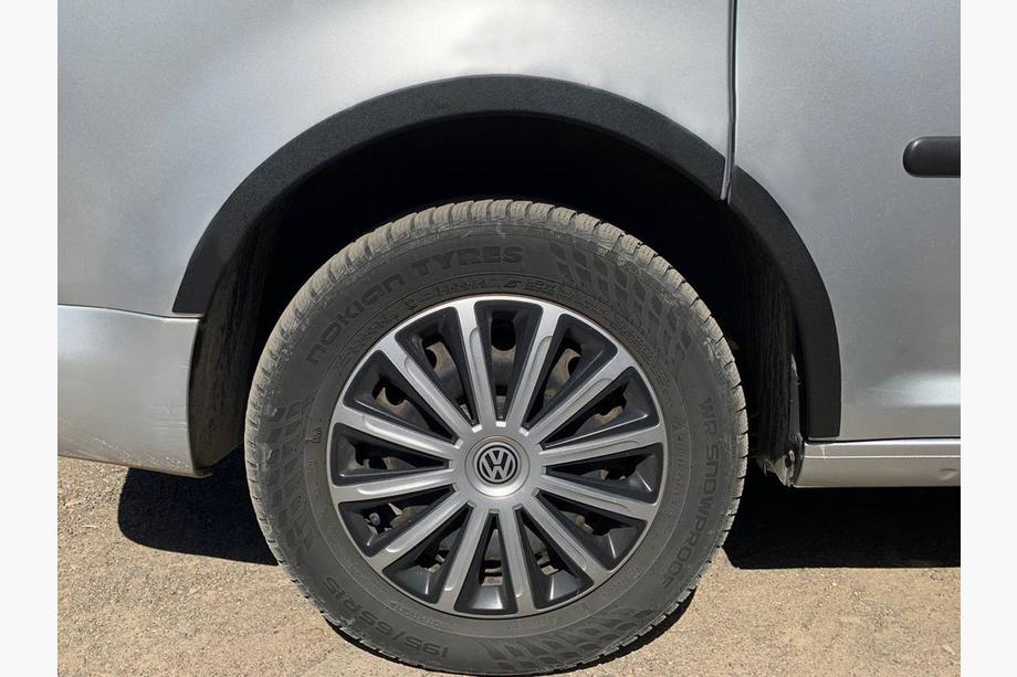 Volkswagen Caddy 2010–2015 Lokasuojan kaarilistat (mattamusta) Lyhyt akseliväli, 2 sivuosaa (metalli) Kuva 11