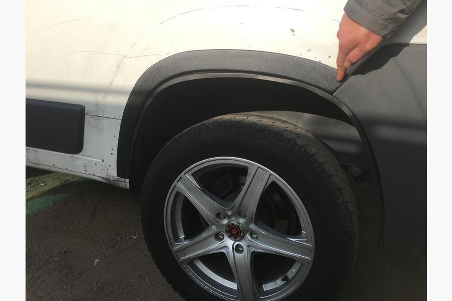 Citroen Jumper 2007–2025 Lokasuojan kaarilevikkeet (4 kpl, mustat) Metalliset Kuva 7