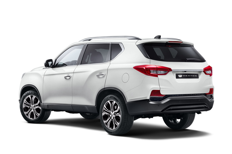 Kolmannen sukupolven SsangYong Rexton -crossoverin koeajo