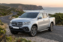 Mercedes X class 2017–2020 Sivukynnykset RedLine V1 (2 kpl, alumiini) kuva 1