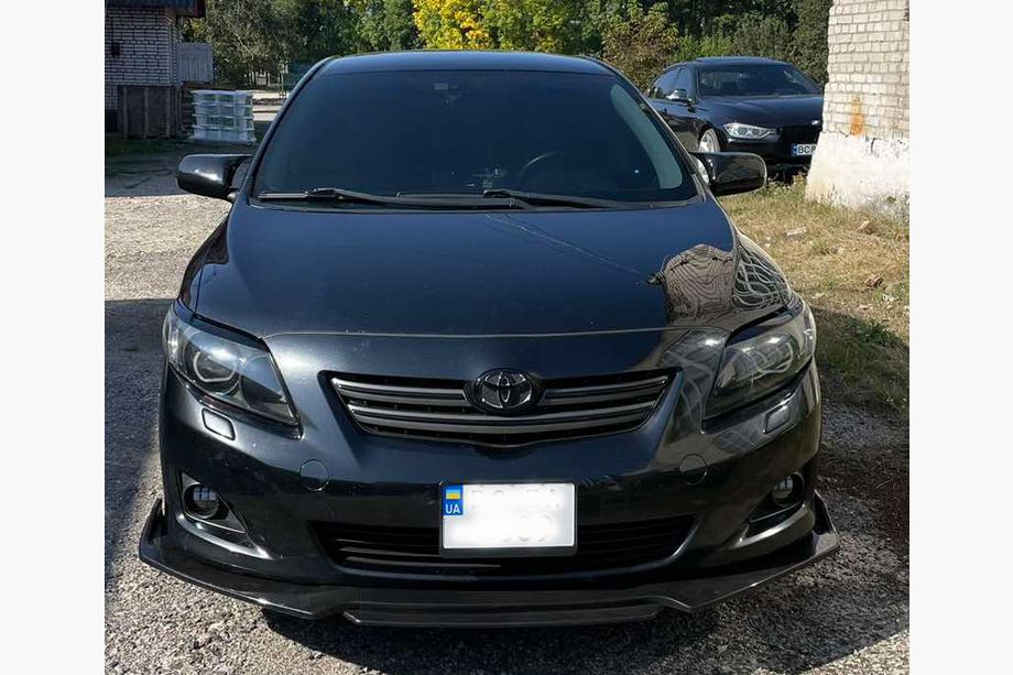 Toyota Corolla 2007–2013 Etupuskurin lippa (maalattava) Kuva 4