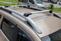 Renault Duster 2018–2024 Skybar V1 poikittaispalkit kattokaiteisiin (2 kpl) Musta kuva 1