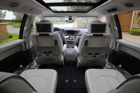 Chrysler Pacifica -minibussin koeajo Kuva 6