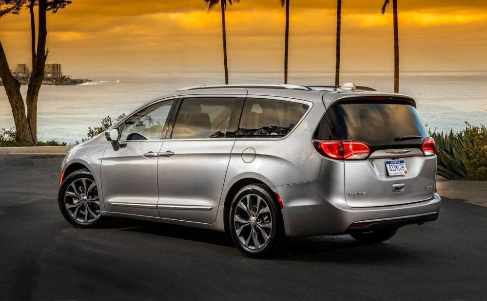 Chrysler Pacifica -minibussin koeajo