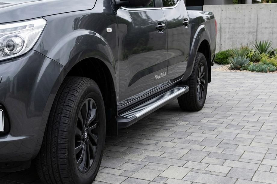 Nissan Navara/NP300 2016– Line-sivuporrassarja (2 kpl, alumiini) Image